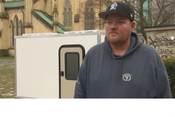 கனடாவில் வீடற்றவர்களுக்காக உருவாக்கப்பட்ட மினி வீடு