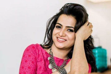 கடற்கரையில் நடனமாடி வீடியோ வெளியிட்ட தொகுப்பாளினி டிடி.. காரணம் இதுதான்