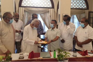 கோரிக்கைகளை முன்வைப்பது மட்டும்  அரசியல் அல்ல