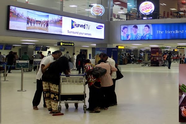 கட்டுநாயக்க சர்வதேச விமான நிலையத்தில் நடந்த நெகிழ்ச்சி சம்பவம்! கண் கலங்க வைத்த தம்பதி | Emotional Incident At Bia