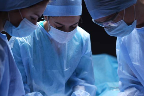 இலங்கையில் நேருக்கு நேர் மோதிய லொறி - மோட்டார் சைக்கிள்! இருவர் வைத்தியசாலையில் | Head On Collision Lorry Motorcycle Akkaraipattu