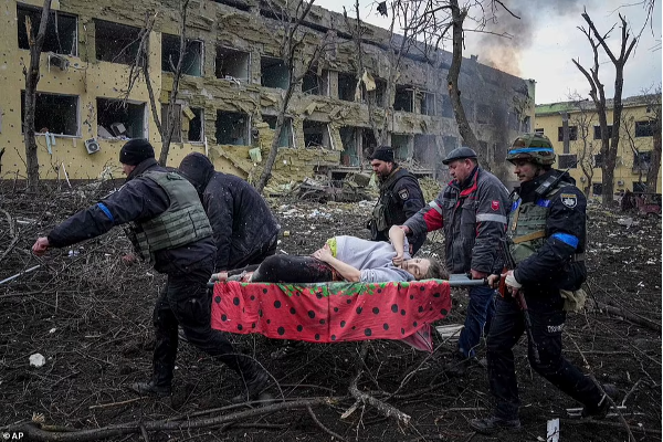 உக்ரைன் மருத்துவமனை தாக்குதலில் குழந்தை உட்பட 3 பேர் மரணம் | Ukraine 3 Dead Russia Bomb Childrens Hospital