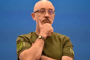 இறுகும் போர்... நாட்டின் பாதுகாப்பு அமைச்சரை அதிரடியாக நீக்கிய உக்ரைன் ஜனாதிபதி