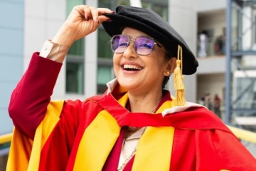 54 வயதில் அமெரிக்காவில் பட்டம் வாங்கிய மனிஷா கொய்ராலா- எதற்காக தெரியுமா?