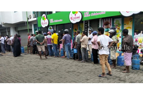 ගෑස් ගන්න පෝලිමේ ඉන්න එපා - රටටම ගෑස් බෙදලා ඉවරයි | Gas Shortage Eases As Litro Restarts Supply ගෑස් ගන්න පෝලිමේ ඉන්න එපා - රටටම ගෑස් බෙදලා ඉවරයි | Gas Shortage Eases As Litro Restarts Supply