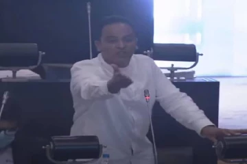 நாட்டை  அழித்துவிட்டு கோட்டாபய ஆடை அணிந்துகொண்டா இருக்கின்றார்? காரசார விவாதத்தில் எதிரணி!