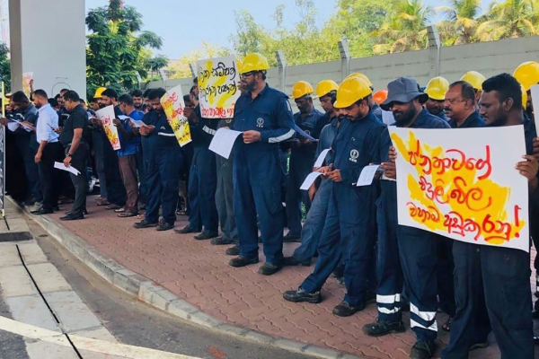 முக்கிய கலந்துரையாடல் : மின்சார சபை ஊழியர்கள் வெளிநடப்பு | Ceb Trade Union Reps Walk Out Of Talks In Protest