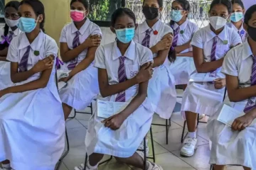 மாணவர்களுக்கு  தடுப்பூசிகளை துரிதமாக வழங்க தீர்மானம்