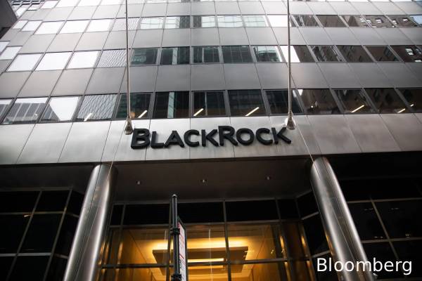 பாதி அமெரிக்காவை வாங்கும் அளவிற்கு செல்வம் - யார் இந்த லாரி ஃபிங்க்? | Who Is Larryfink Manage Half Of Asset Equal Us Gdp