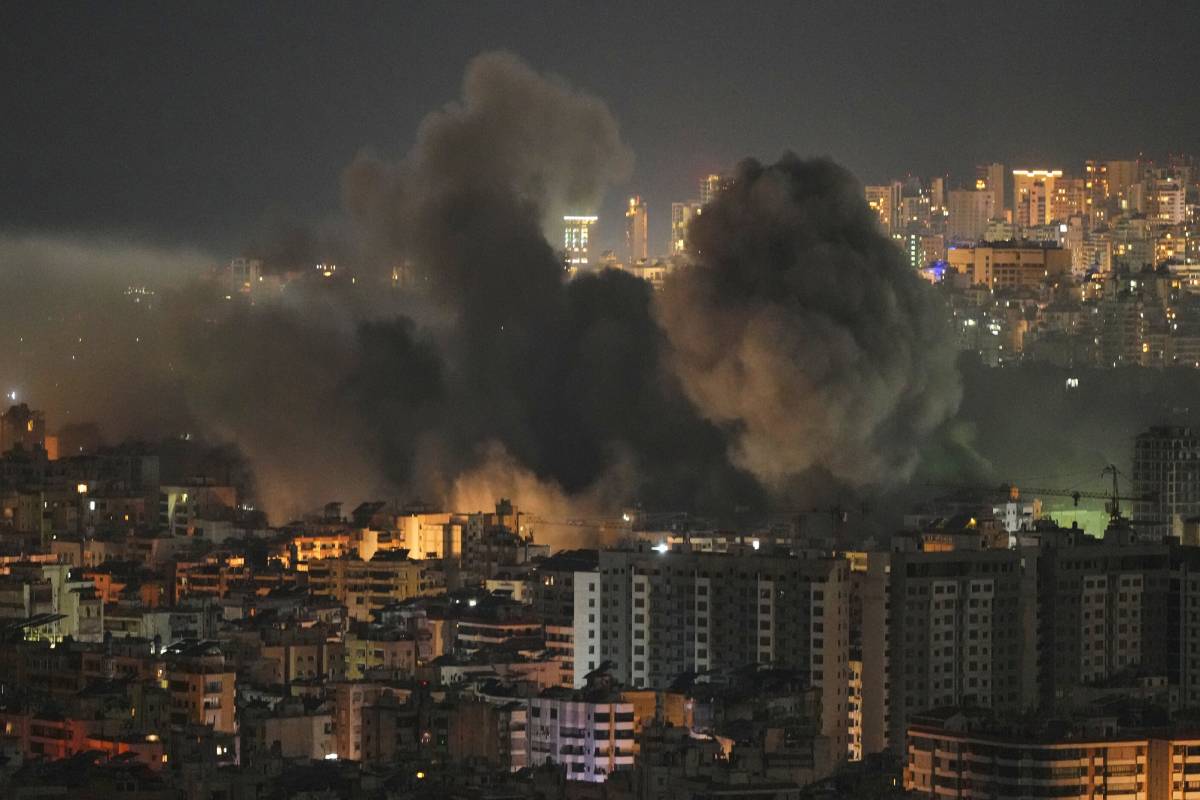 லெபனான் நிலைமை மோசம்: இஸ்ரேல் தாக்குதலால் குடும்பங்கள் தேசிய திரையரங்கில் அடைக்கலம் | Families Seek Refuge At National Theater Attack