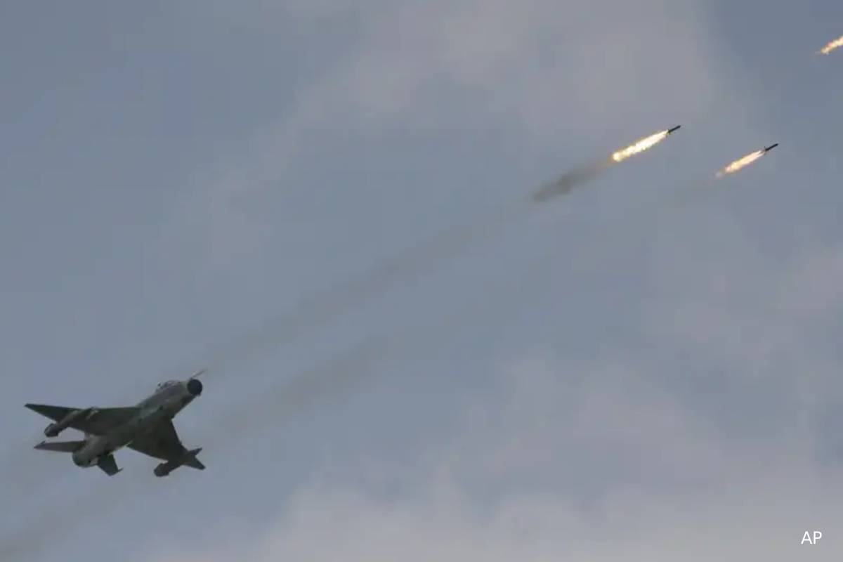 தவறுதலாக மார்க்கெட் மீது தாக்குதல் நடத்திய விமானப் படை - 200 பொதுமக்கள் உயிரிழப்பு | 200 Feared Death Misfire In Nigeria Market