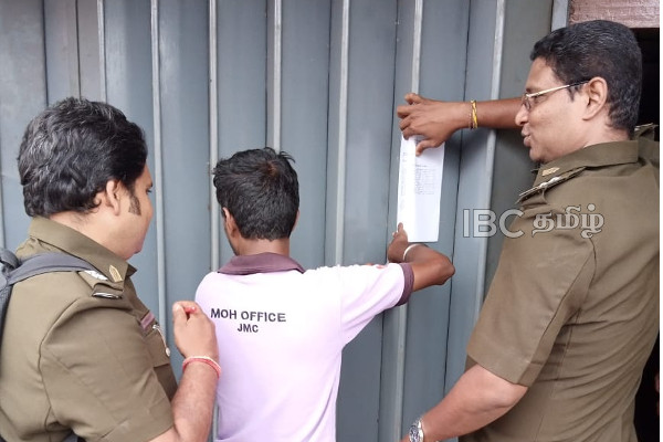 யாழில் கரப்பான் பூச்சியுடன் விற்கப்பட்ட வடை - நீதிமன்று விடுத்துள்ள உத்தரவு! | Cockroach Vadai Vegetarian Restaurant In Jaffna Sl