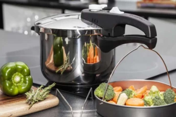 நீங்கள் சமைக்கும் குக்கரில் தண்ணீர் அதிகமாக கொட்டுகின்றதா? இதுதான் காரணம்