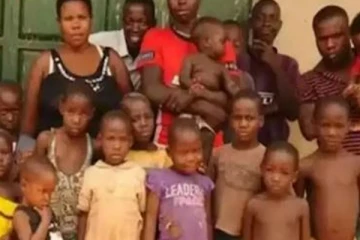 40 வயதில் 44 குழந்தைகளை பெற்ற பெண்மணி!!