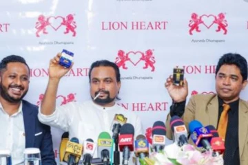 ஊடக சந்திப்பில் சிகரெட்டை வாயில் வைத்த அமைச்சர்