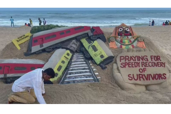 odisha-youngster-dedicates-sand-art-to-survivors