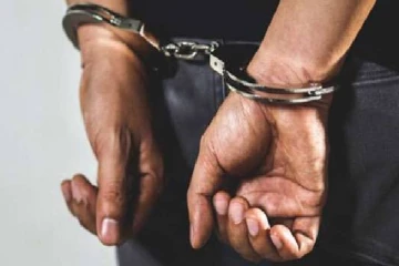 இலஞ்சம் பெற்ற வலயக் கல்விப் பணிப்பாளர் உட்பட இருவர் கைது