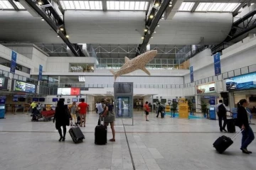 கோவிட் தொற்றுடன் இலங்கையில் இருந்து  ஐரோப்பிய நாடொன்றிற்கு  சென்ற ஐவர்!