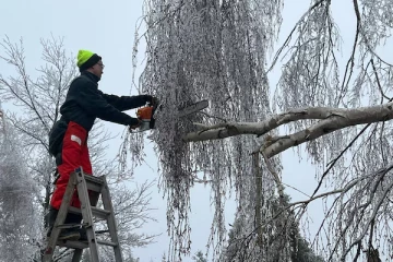 ஒன்டாரியோவில் லட்சக்கணக்கான மக்கள் மின்சாரமின்றி பாதிப்பு