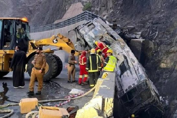 ஹஜ் பயணம் சென்ற 20 பேர் பலி : சவுதி அரேபியாவில் பரபரப்பு | 20 Hajj Pilgrims Killed Bus Accidentsaudi Arabia ஹஜ் பயணம் சென்ற 20 பேர் பலி : சவுதி அரேபியாவில் பரபரப்பு | 20 Hajj Pilgrims Killed Bus Accidentsaudi Arabia