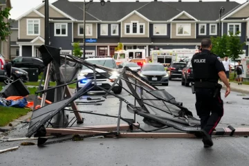 கனடிய தலைநகரை தாக்கிய சூறாவளி..