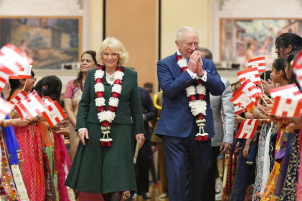 ஐரோப்பாவின் பாரம்பரிய ஹிந்து கோவிலில் வழிப்பட்ட பிரித்தானிய மன்னர் மற்றும் ராணி கமிலா | King Charles Camilla Visit Londons Neasden Temple ஐரோப்பாவின் பாரம்பரிய ஹிந்து கோவிலில் வழிப்பட்ட பிரித்தானிய மன்னர் மற்றும் ராணி கமிலா | King Charles Camilla Visit Londons Neasden Temple