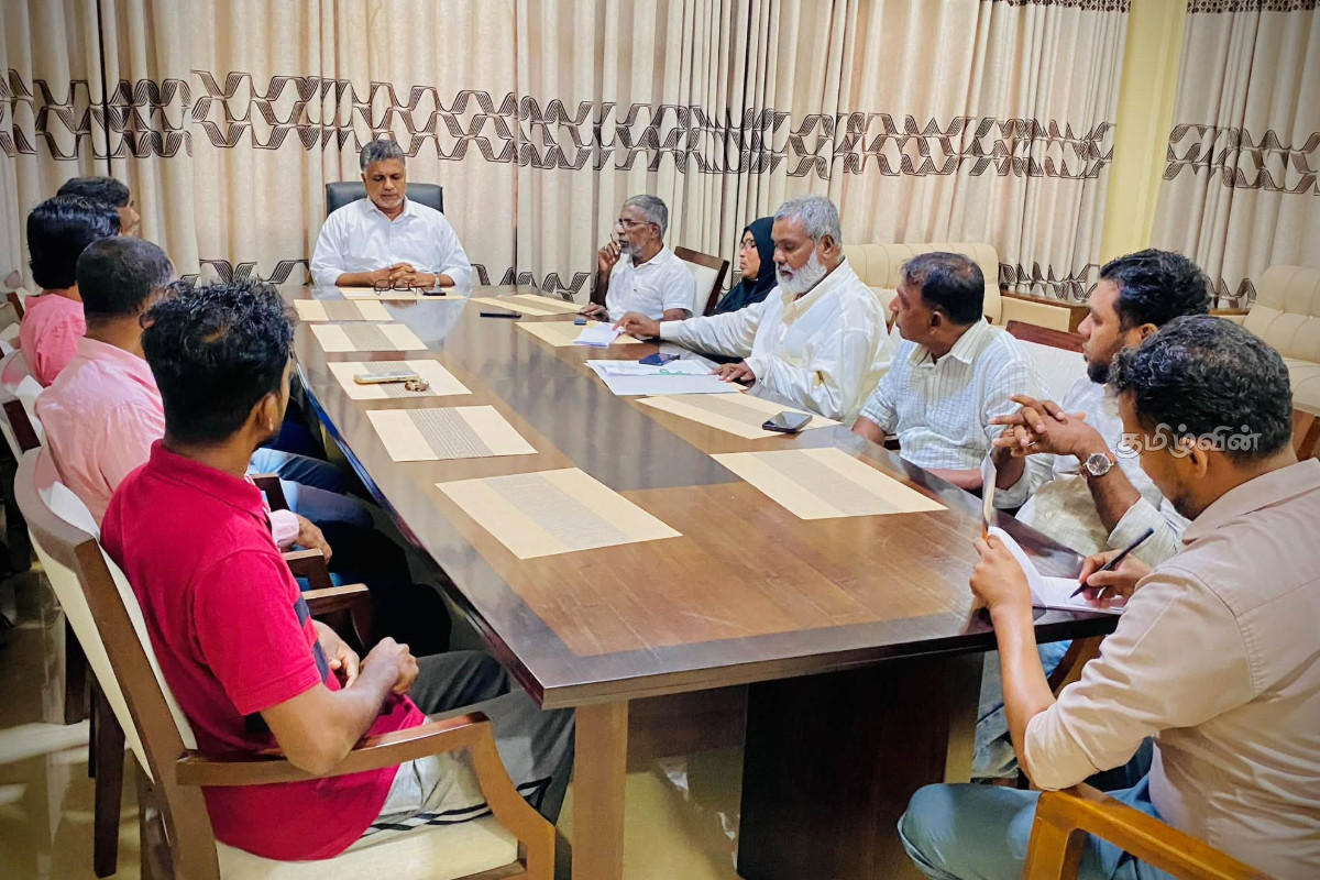 நிந்தவூரில் நடைமுறைக்கு வரும் புதிய தீர்மானம் - கோழிக்கடை உரிமையாளர்களுக்கு கடும் எச்சரிக்கை | Stern Warning To Chicken Shop Owners