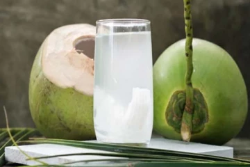 தினமும் காலையில் இளநீரில் சிறிது தேன் கலந்து சாப்பிடுங்க! நன்மைகள் ஏராளம்