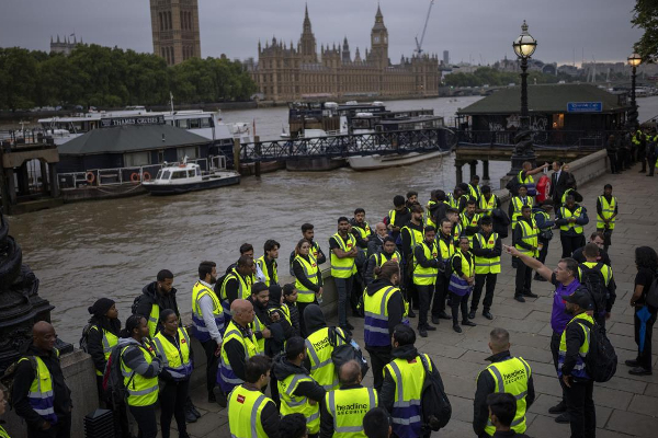 லண்டனில் வரலாறு காணாத அளவுக்கு பாதுகாப்பு | Security In London Is Unprecedented