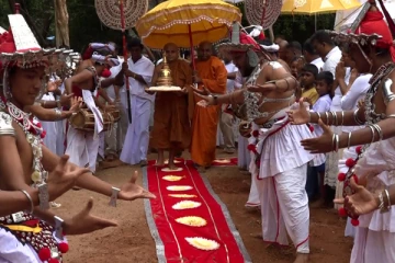 வவுனியாவில் ஊர்வலமாக எடுத்து செல்லப்பட்ட திருவுருவங்கள் விகாரையில் புதைப்பு (Video)