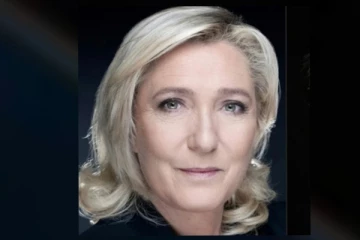 කාන්තාවක් නිසා ජනපති පෙරට එයි...