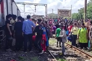 ரிசர்வ் பெட்டியில் ஓசியில் 1000 பேர் - சீட் தராமல் அடாவடியில் வடமாநிலத்தவர்!