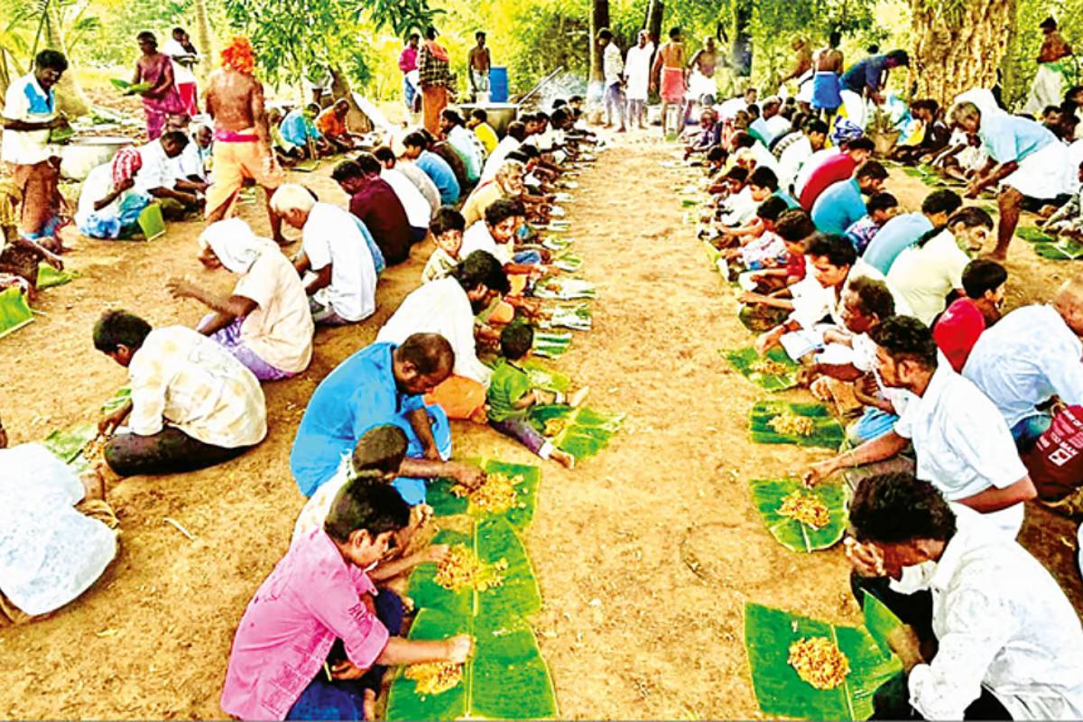 100 சேவல்கள் சமைத்து அன்னதானம்.., ஆண்கள் மட்டும் பங்கேற்ற ஆடி படையல் திருவிழா | Aadi Badayal Festival Where Only Men Participated 100 சேவல்கள் சமைத்து அன்னதானம்.., ஆண்கள் மட்டும் பங்கேற்ற ஆடி படையல் திருவிழா | Aadi Badayal Festival Where Only Men Participated