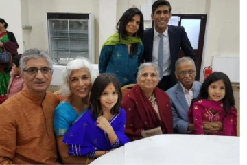 இன்று நான் இங்கு நிற்பதற்குக் காரணம் அவர்தான்: பிரித்தானிய பிரதமர் ரிஷி புகழும் நபர்