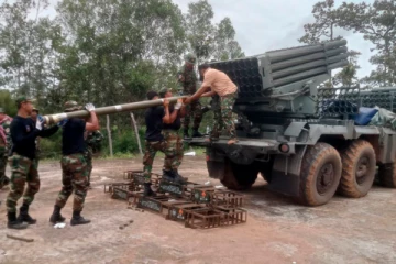 தாய்லாந்து – கம்போடியா இடையில் இரண்டாவது நாளாகவும் தொடரும் மோதல்!