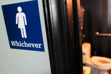 அமெரிக்காவில் திருநங்கைகள் பொதுக் கழிப்பறைகளைப் பயன்படுத்த தடை