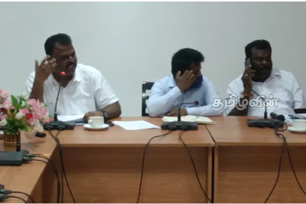 நாடளாவிய ரீதியில் எரிபொருள் நிலையங்களில் இடம்பெறும் மோசடி: மக்கள் குற்றச்சாட்டு (Photos) | Fraud At Fuel Stations Nationwide