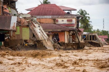 இலங்கை உட்பட பெருவெள்ளத்தில் சிக்கியுள்ள தென்கிழக்கு ஆசியா... 321 கடந்த இறப்பு எண்ணிக்கை