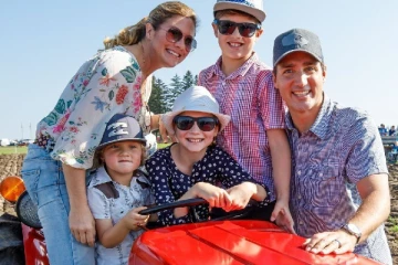 கனேடிய பிரதமர் குடும்பத்துடன் விடுமுறையை கழிக்க செல்லும் நாடு