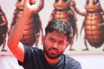 දිල්ලි ගුවන්තොටුපළේදීම ‘කොක්රෝච් ජන්තා පක්ෂ’ නායක අභිජීත් දිප්කේ අත්අඩංගුවට