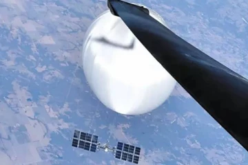 60 ஆயிரம் அடி உயரத்தில் பறந்துகொண்டிருந்த சீன உளவு பலூனை செல்பி எடுத்த விமானி!