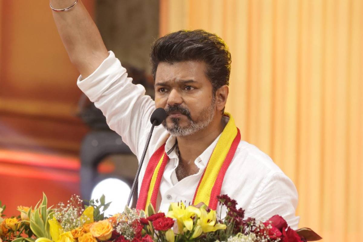 பதவியேற்கும் தவெக... த்ரிஷாவை மட்டும் சத்தித்த விஜய்! அப்போ சங்கீதா எங்கே இருக்கிறார்? | Trisha Met Tvk Chief Vijay Where Is Wife Sangeetha