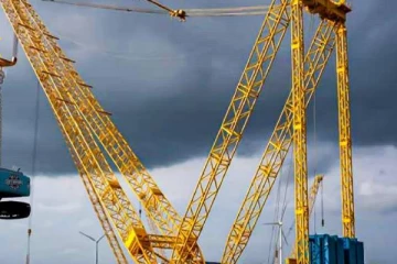 சீனாவில் ராட்சத டவர் கிரேன் திடீரென சரிந்து விழுந்ததில் 6 பேர் உயிரிழப்பு!