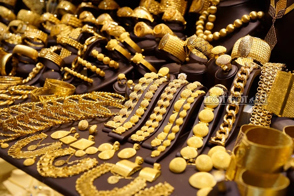 இந்த கிழமையில் தங்கம்வாங்கினால் பெருகி கொண்டே இருக்கும்? எந்த ராசிக்கெல்லாம் தங்கம் அதிர்ஷ்டம் தரும் | Day Time Buygold According Your Zodiac Signs