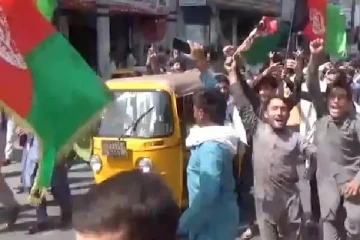 ஆப்கானில் நடுரோட்டில் தலிபான்களின் கொடூரம்! வெளிவந்த அதிர்ச்சிகர வீடியோ காட்சிகள்