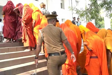 මත්ද්‍රවය ඇද්ද චීවරධාරීන් 23දෙනාට වැඩ වරදී - නීතිය දැඩි වෙයි