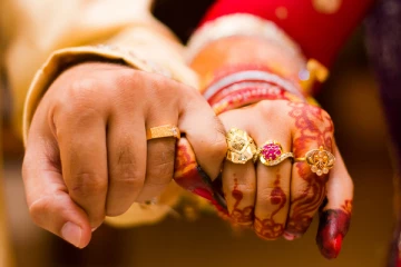 சந்தேகப்பட்ட காதல் கணவனை தீர்த்துக் கட்டிய மனைவி - பொள்ளாச்சியில் பயங்கரம்