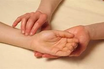 ඔබත් ආයුර්යුවේද ප්‍රතිකාර ලබන අයෙක්ද ඔබ දන්නවද ආයුර්වේද නාඩි රෝග විනිශ්චය ක්‍රියාත්මක වන්නේ කෙසේද කියා