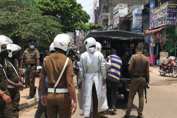 யாழில் மர்ம பொருளுடன் பெண் உட்பட இருவர் அதிரடி கைது! | People Arrested Including Woman With Ganja Jaffna