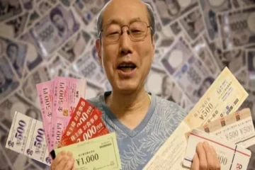 இலவசங்களின் கடவுள் என அழைக்கப்படும் மனிதர் சைக்கிளில் பயணிக்கிறார்.., யார் இந்த கோடீஸ்வரர் ?